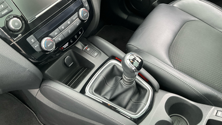 Nissan Qashqai 1.3 DiG-T Tekna 5dr Petrol Hatchback